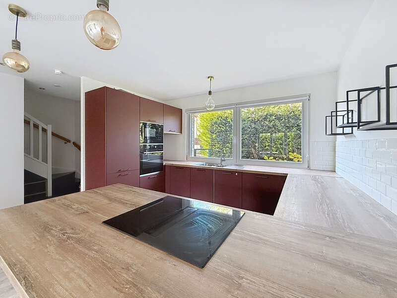 Maison à SAINT-GENIS-POUILLY