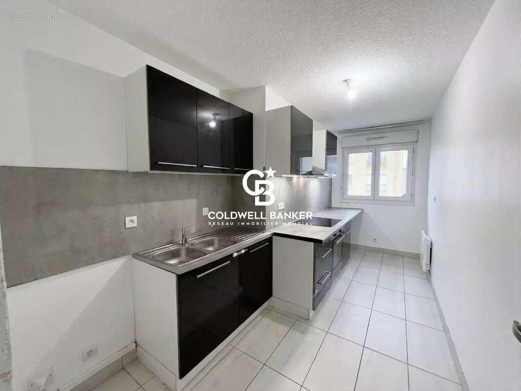 Appartement à ETREMBIERES