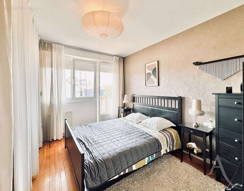 COUP DE COEUR sur ce spacieux T5 avec garage, ascenseur et grand balcon ! Proche centre ville - photo 10