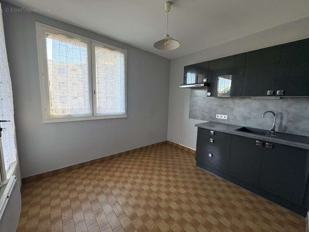 Appartement 36 m² à Aubenas  - photo 2