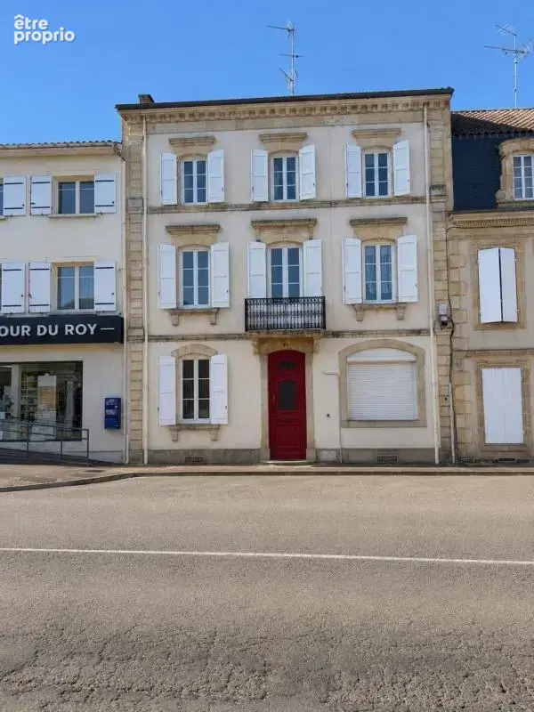 EXCLUSIVITÉ – Le charme de l’ancien, de beaux volumes et un grand jardin - photo 12