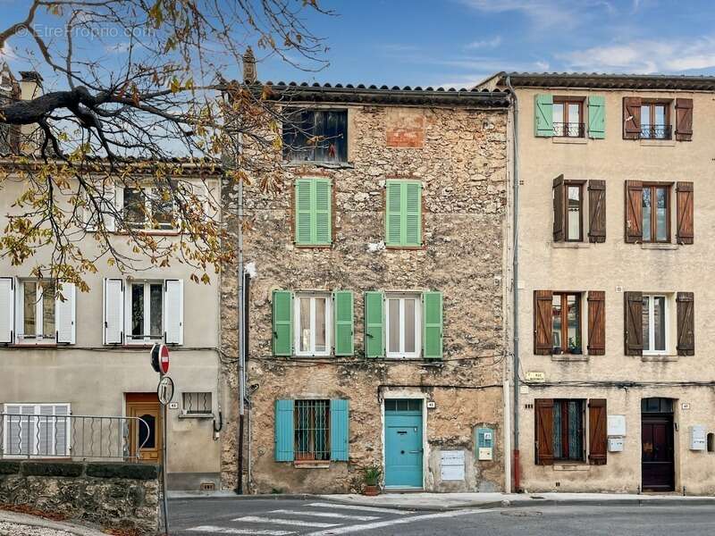 Appartement à BAGNOLS-EN-FORET