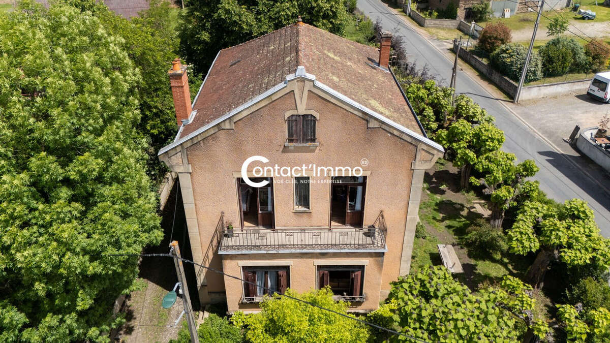 Maison à LUZILLAT