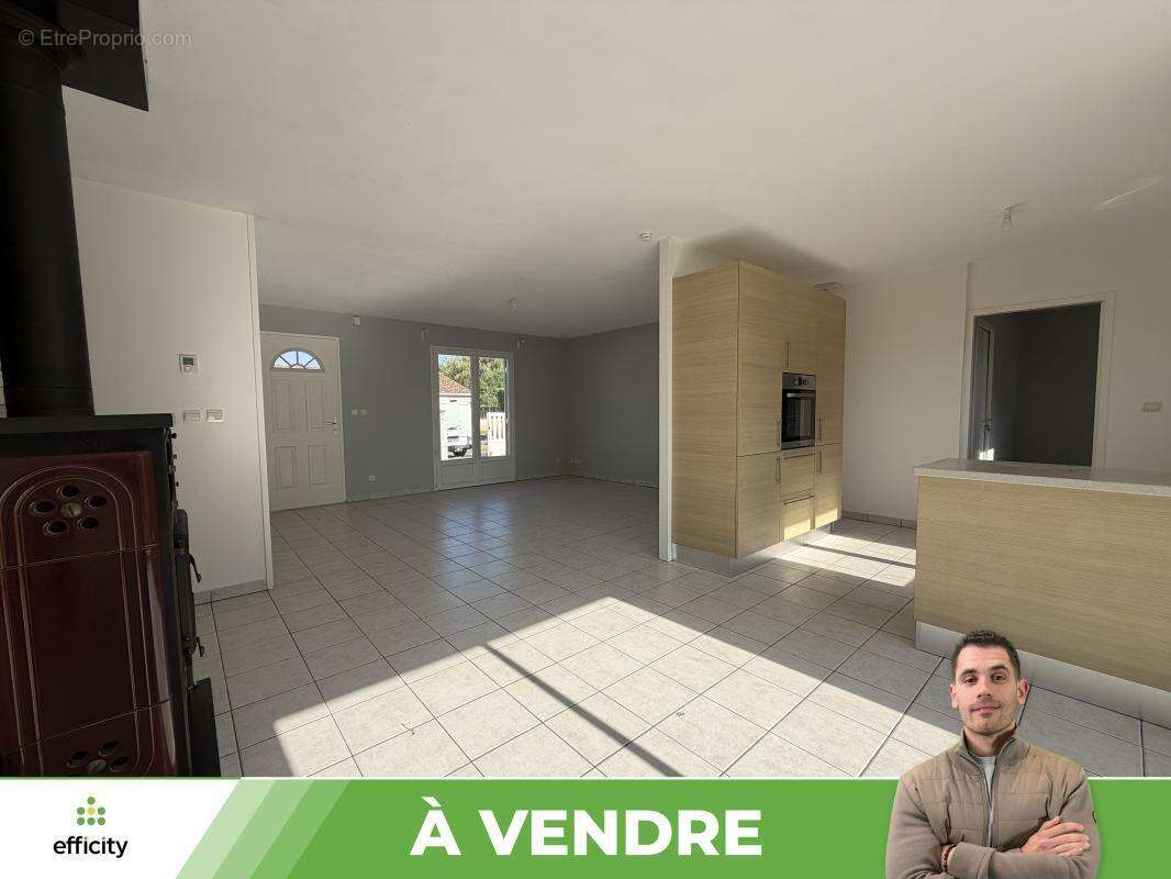 Maison 104 m² à Lussac-Les-Chateaux  - photo 5