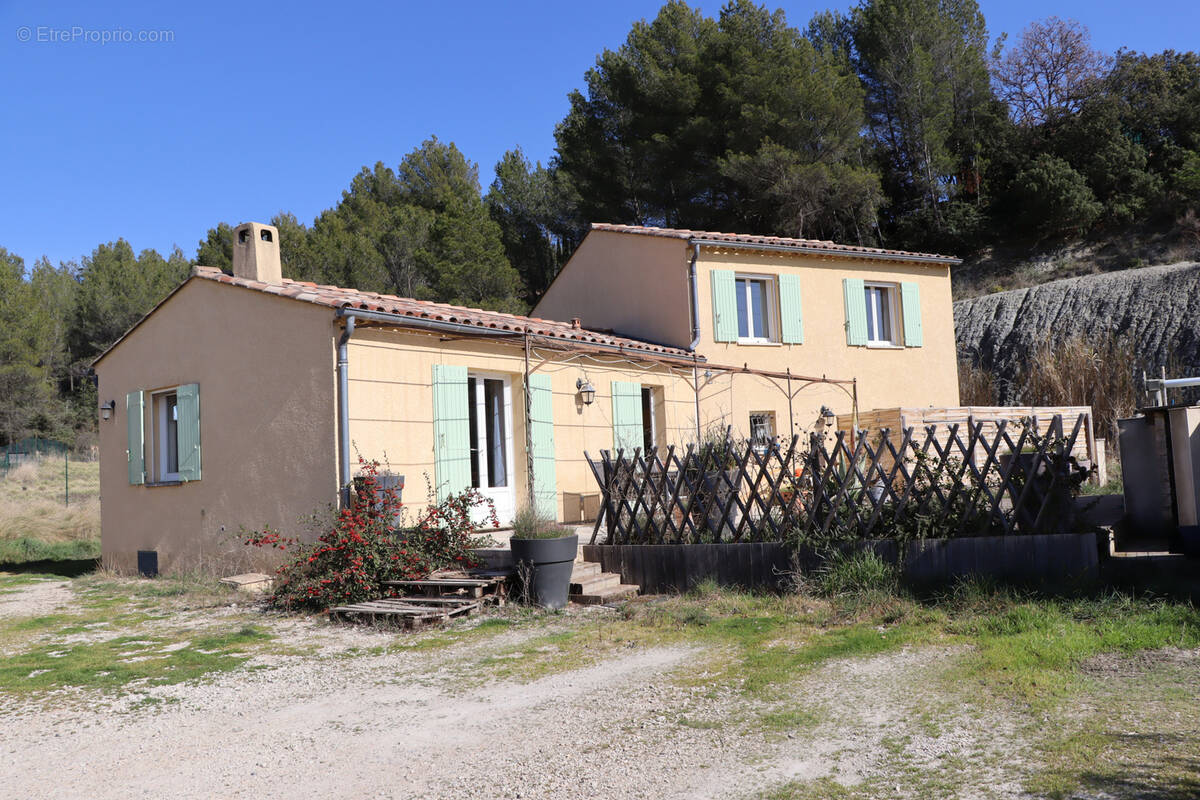 Maison à SAINT-SATURNIN-LES-APT