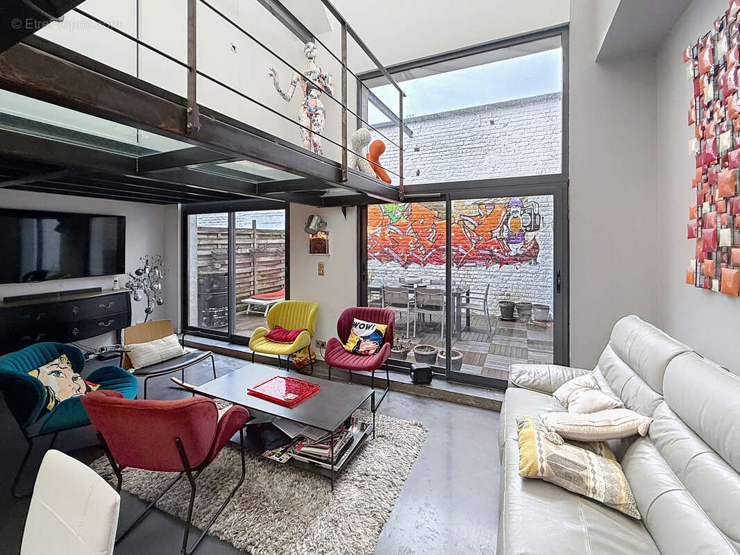 TOURCOING Flocon, proche Mouvaux, dans une petite copropriété de 9 lots, Ce loft de 192m2 a pris pla - photo 9