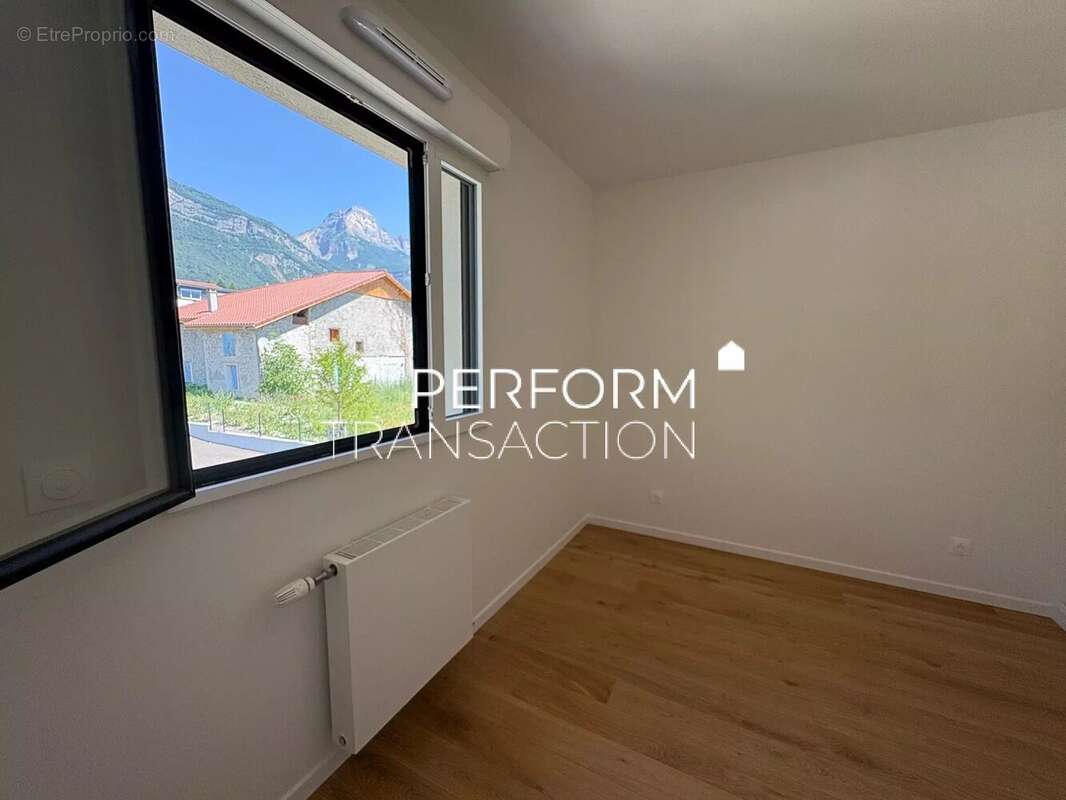 Appartement à SAINT-NAZAIRE-LES-EYMES
