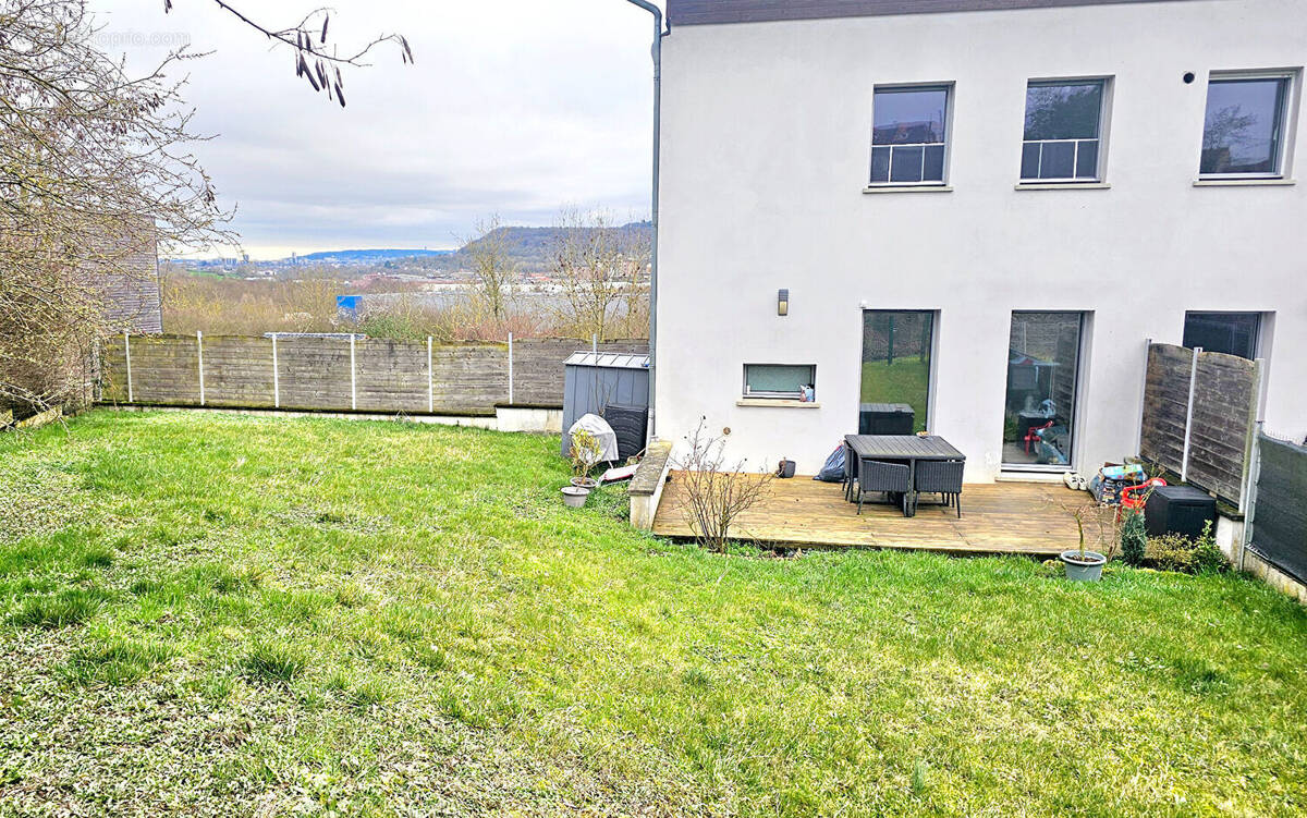 Appartement à LAY-SAINT-CHRISTOPHE
