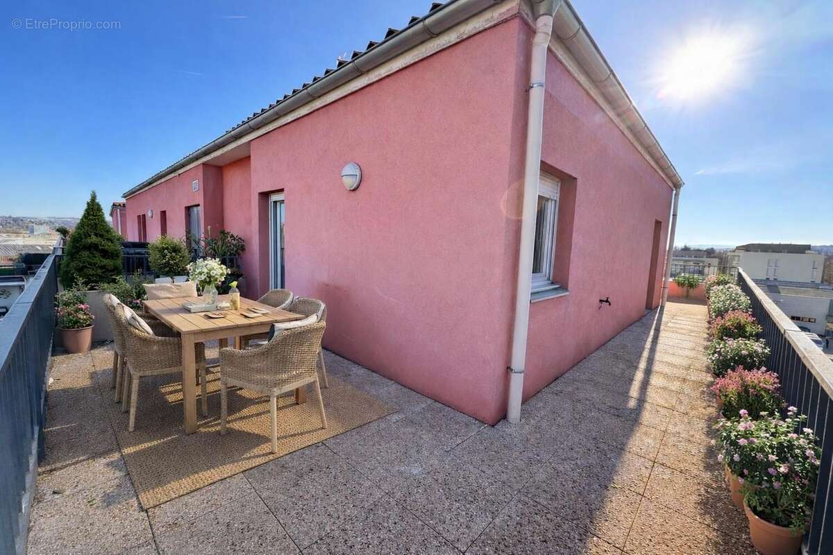   - Appartement à VILLEFRANCHE-SUR-SAONE