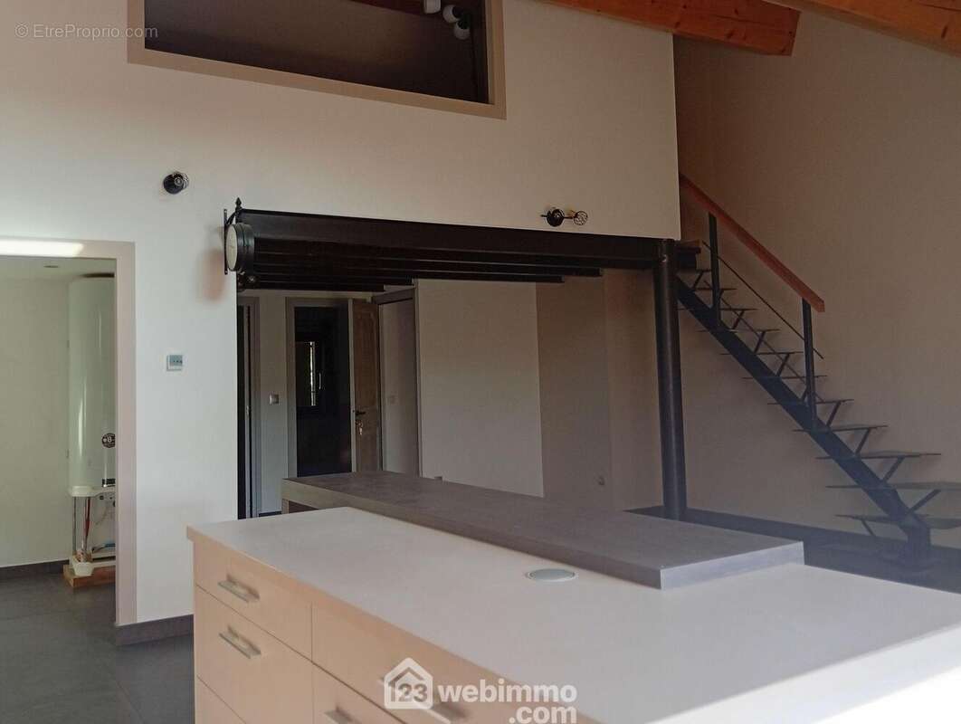 Appartement à LE CANNET-DES-MAURES