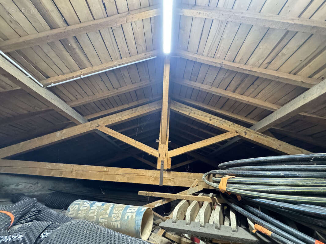 Photo 3 - Commerce à AMPLEPUIS