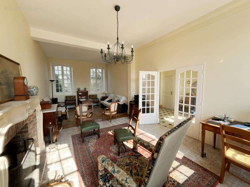 Belle propriété bourguignonne et son jardin de 1150 m2 à l'Est de Sens - photo 4