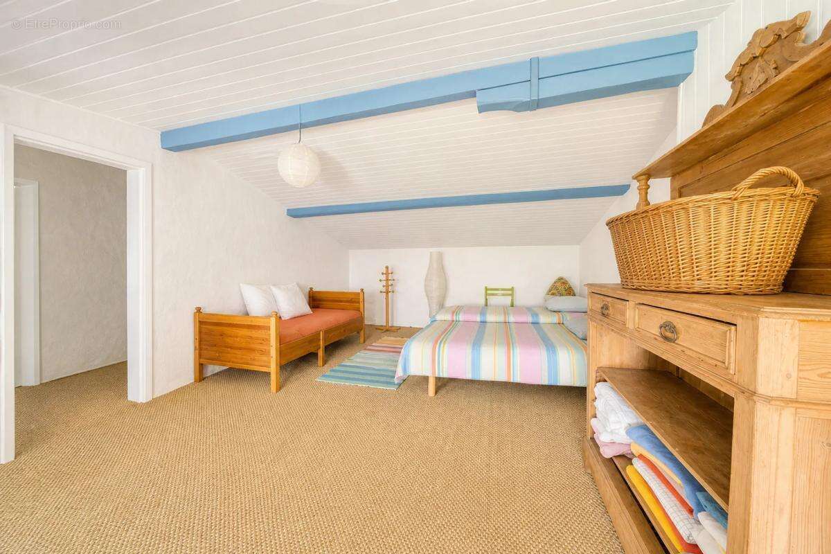 Maison de 8 pièces de 270 m² à Sainte-Gemme - photo 22
