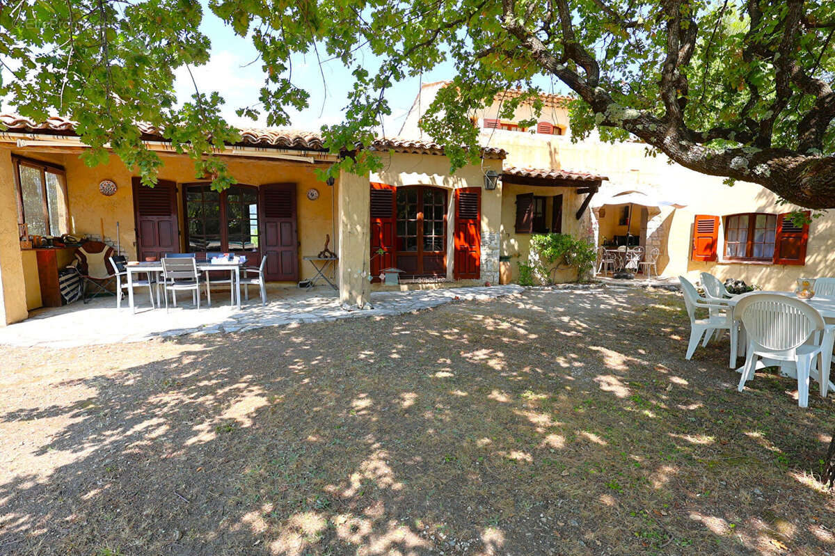 Maison Peymeinade Type Mas provençal avec piscine et terrain de 3190 m² - photo 7