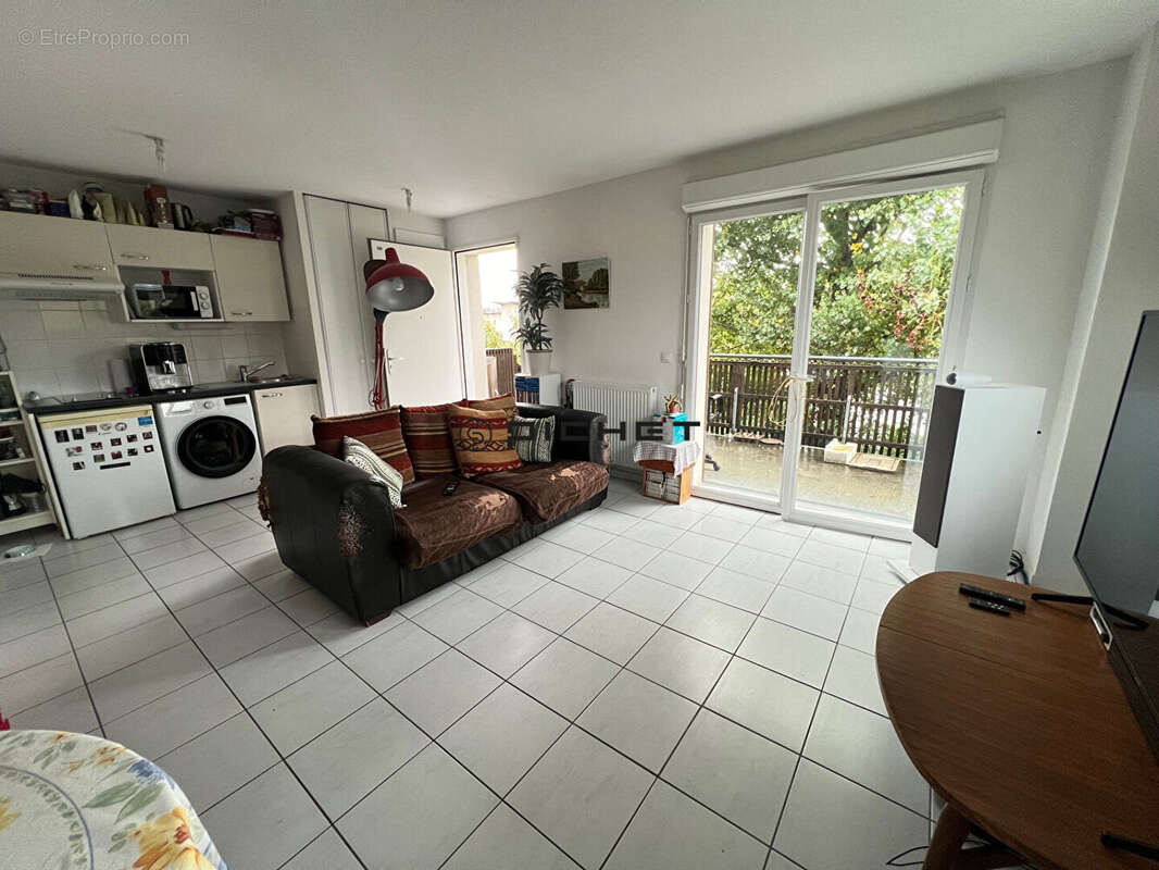 Appartement à SAINT-JEAN-D'ILLAC