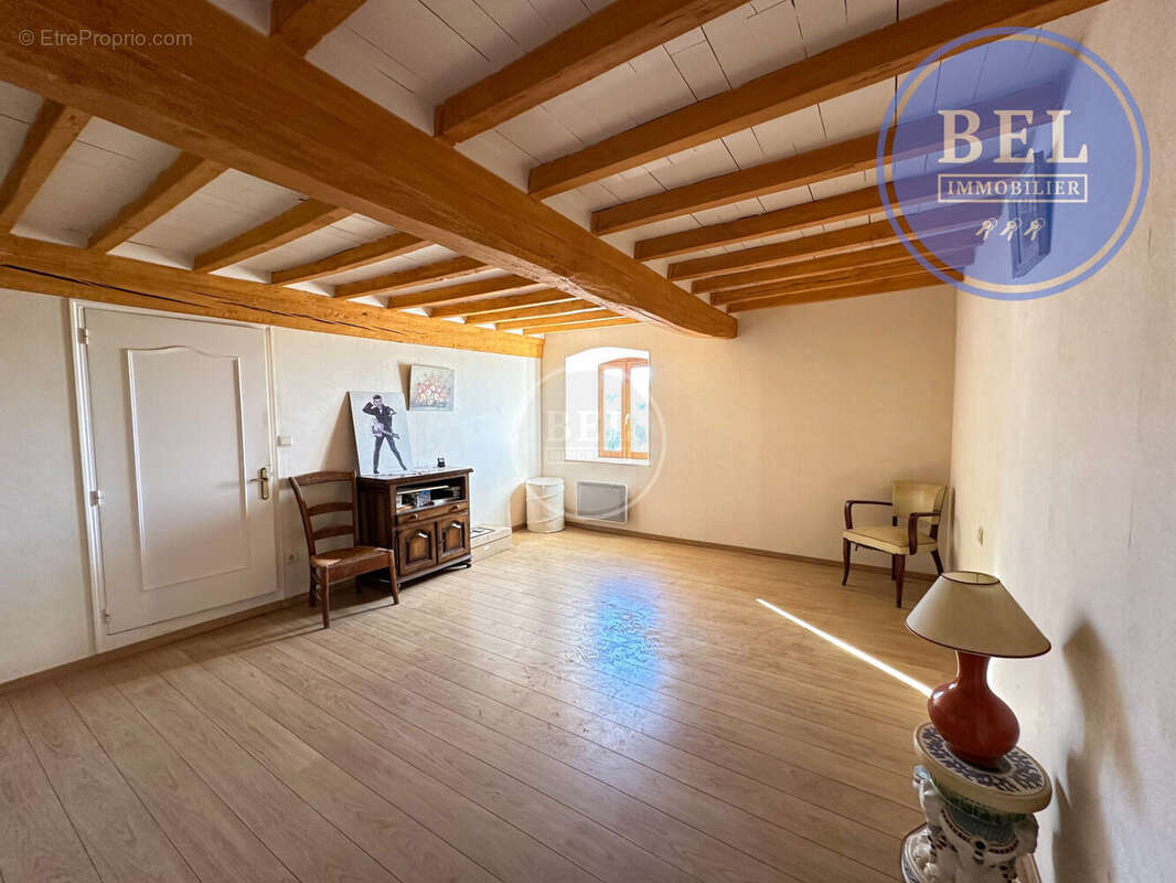 Chambre 1er étage, 20 m², transformable en salon - Maison à SAINTE-FOY-L&#039;ARGENTIERE