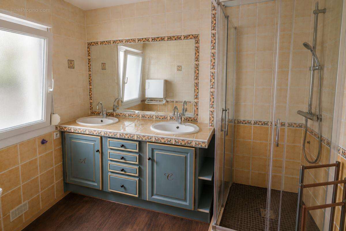 Maison de village, comprenant 1 appartement et 1 studio - photo 10