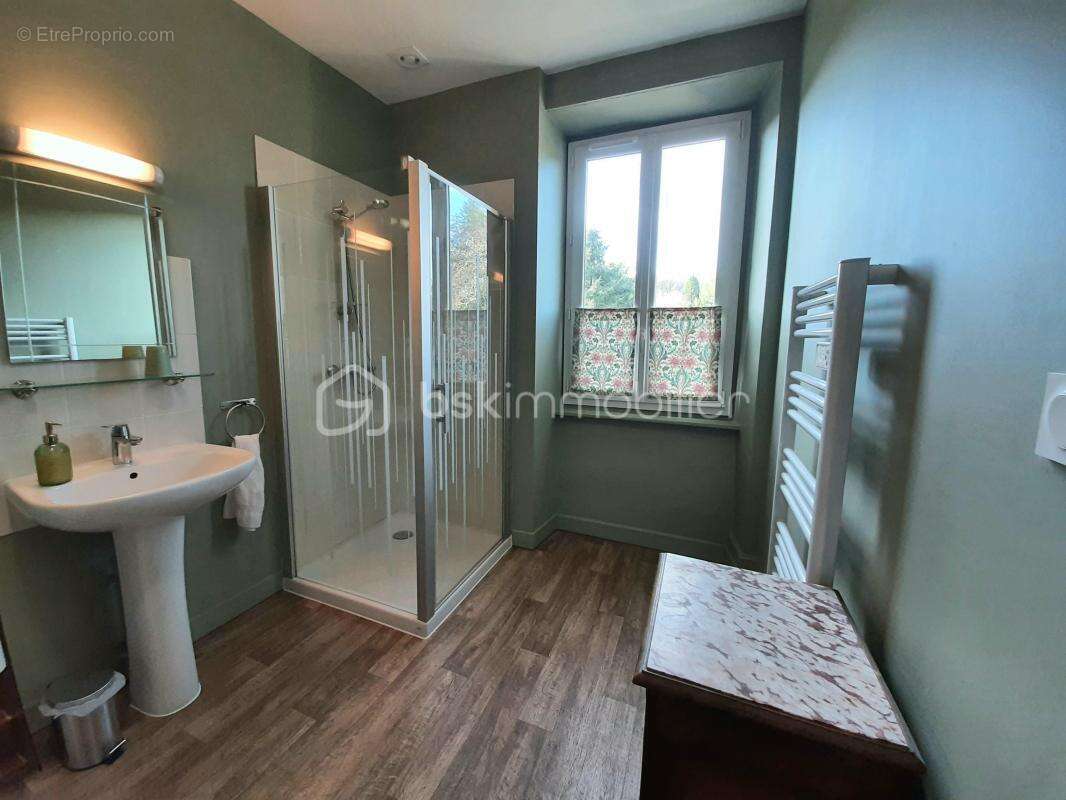 Maison à SAINT-LAURENT-SUR-GORRE