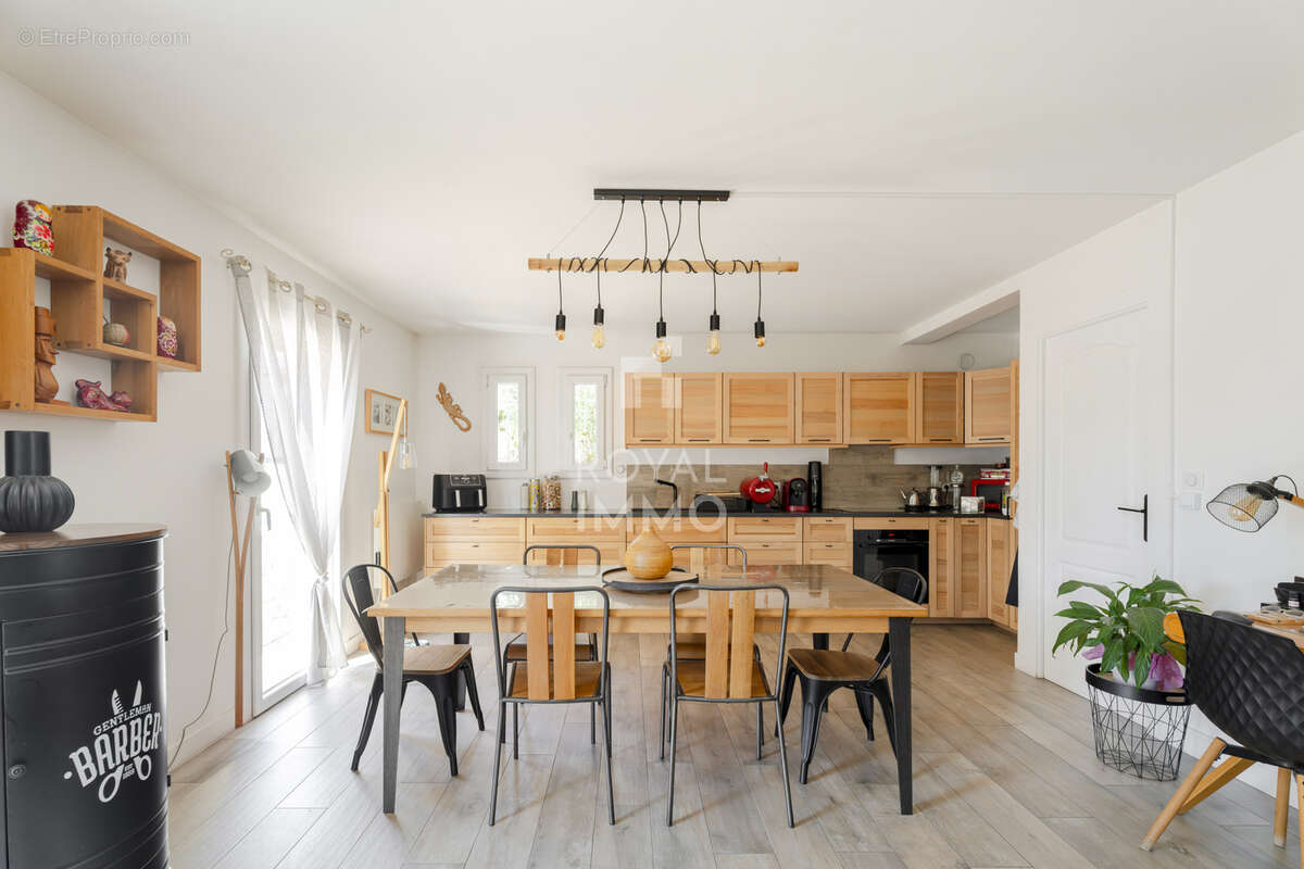 Maison T5 - 110m2 - piscine - photo 6