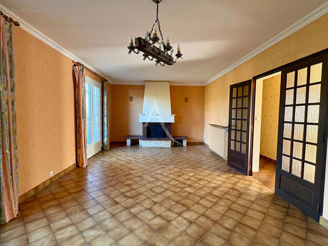 Maison à CERE-LA-RONDE