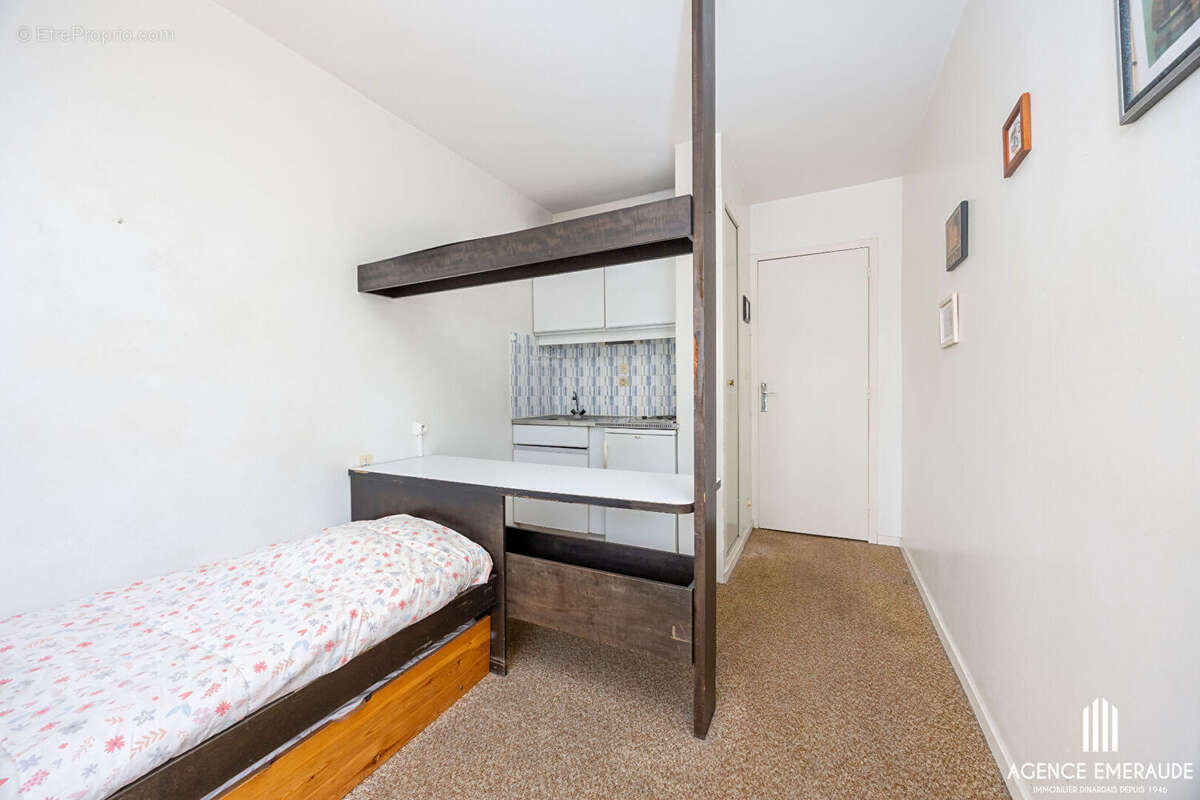 À vendre, studio avec balcon, vue dégagée, au pied de la plage de l'Écluse à Dinard - photo 2