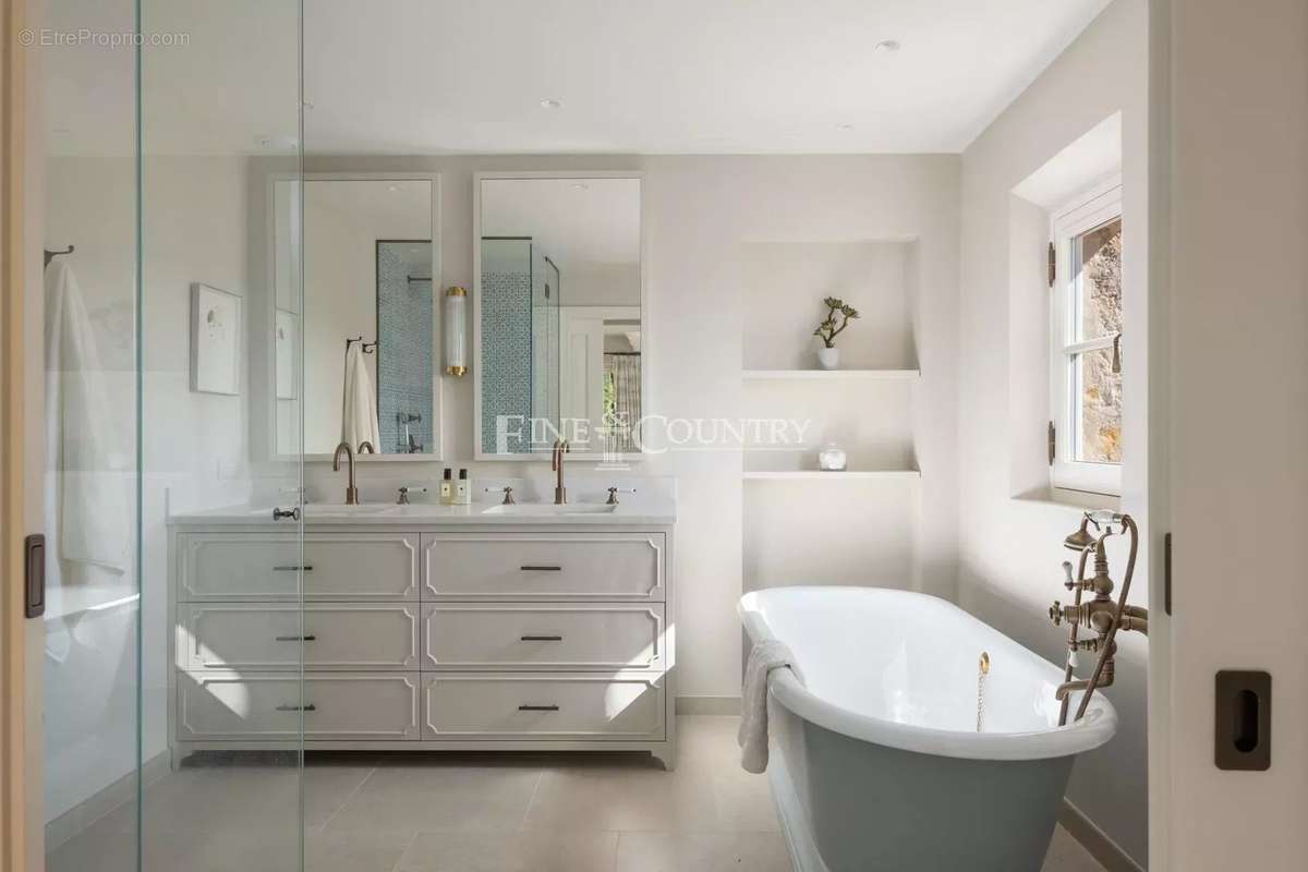 Maison à CHATEAUNEUF-GRASSE