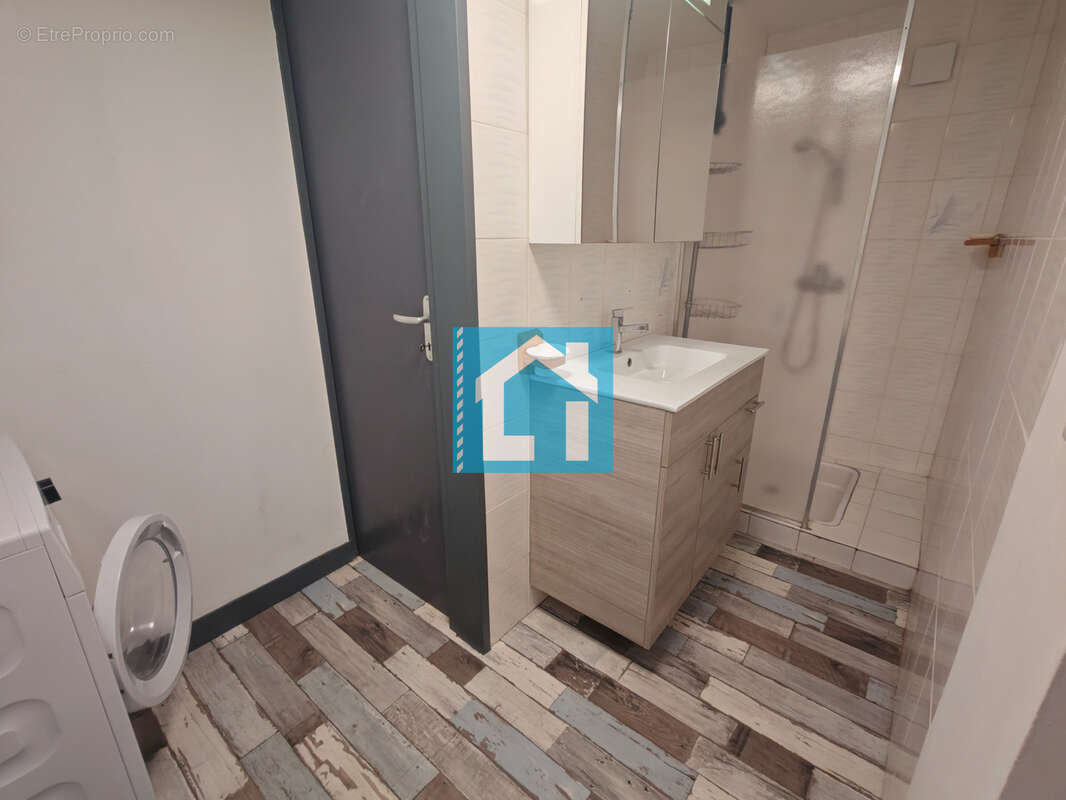 Appartement à DONVILLE-LES-BAINS