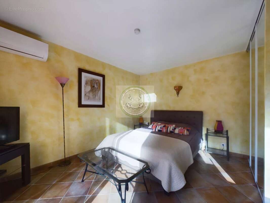 Maison à ROQUEBRUNE-SUR-ARGENS