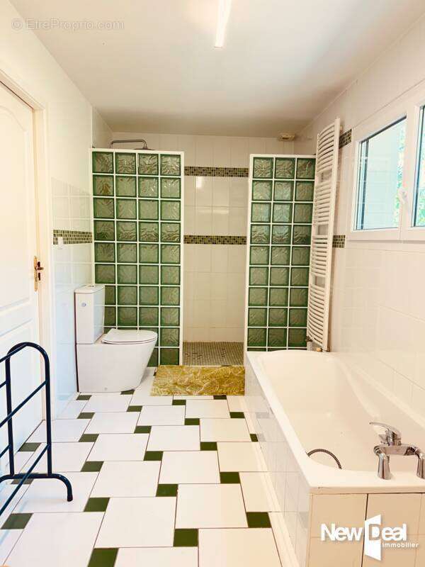 Exclusivite vallon du jour, maison de type 6 de 190 m2  habitables avec piscine edifiee sur 1159 m2 en impasse - photo 12