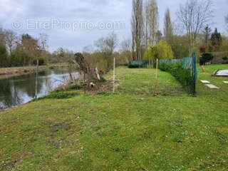 Terrain à ARGOEUVES