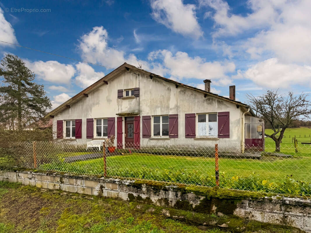 Maison à AZANNES-ET-SOUMAZANNES
