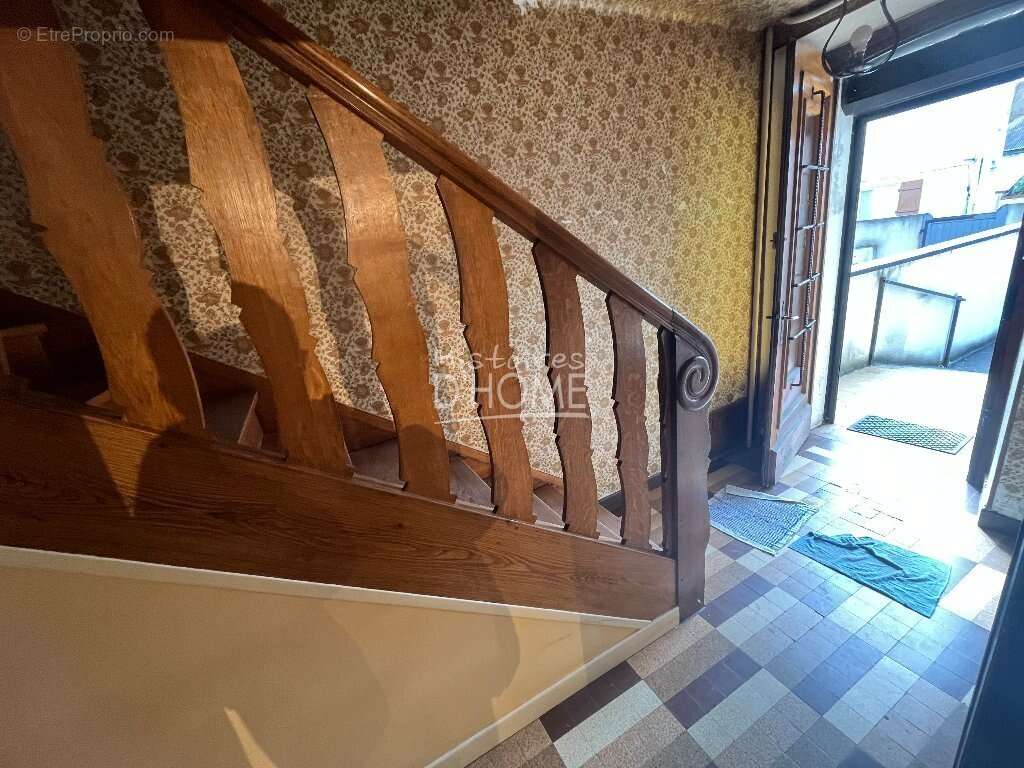 Maison à JOUY-LE-CHATEL