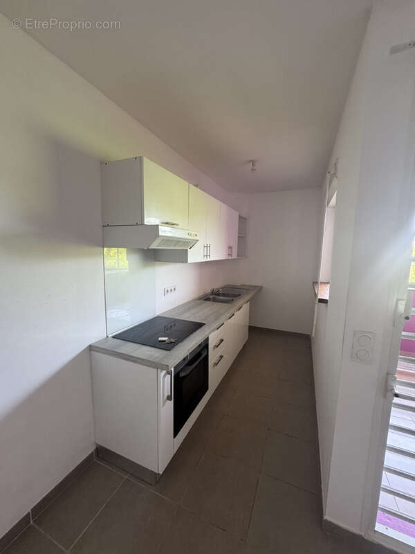 Appartement à REMIRE-MONTJOLY