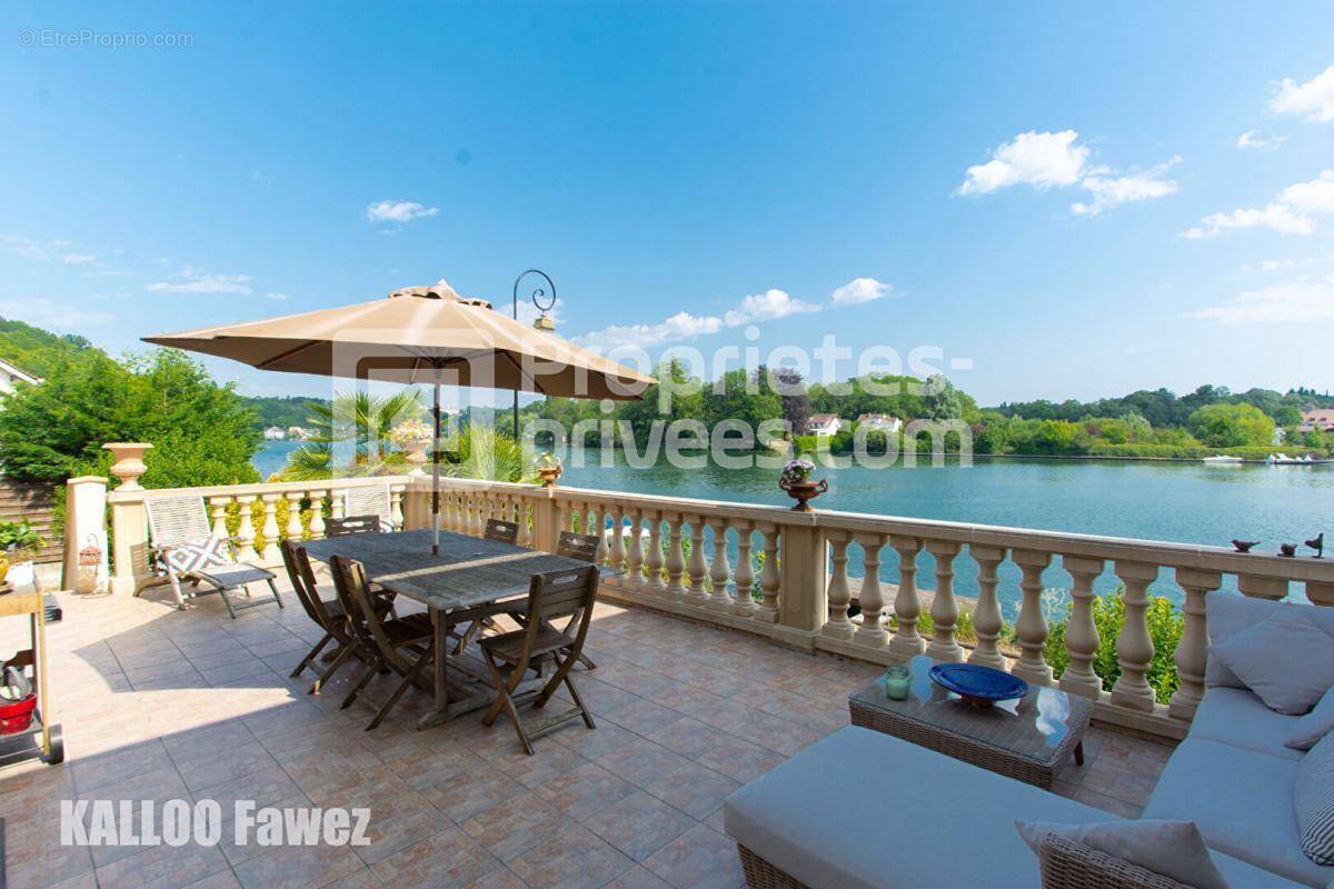 Maison à LE COUDRAY-MONTCEAUX