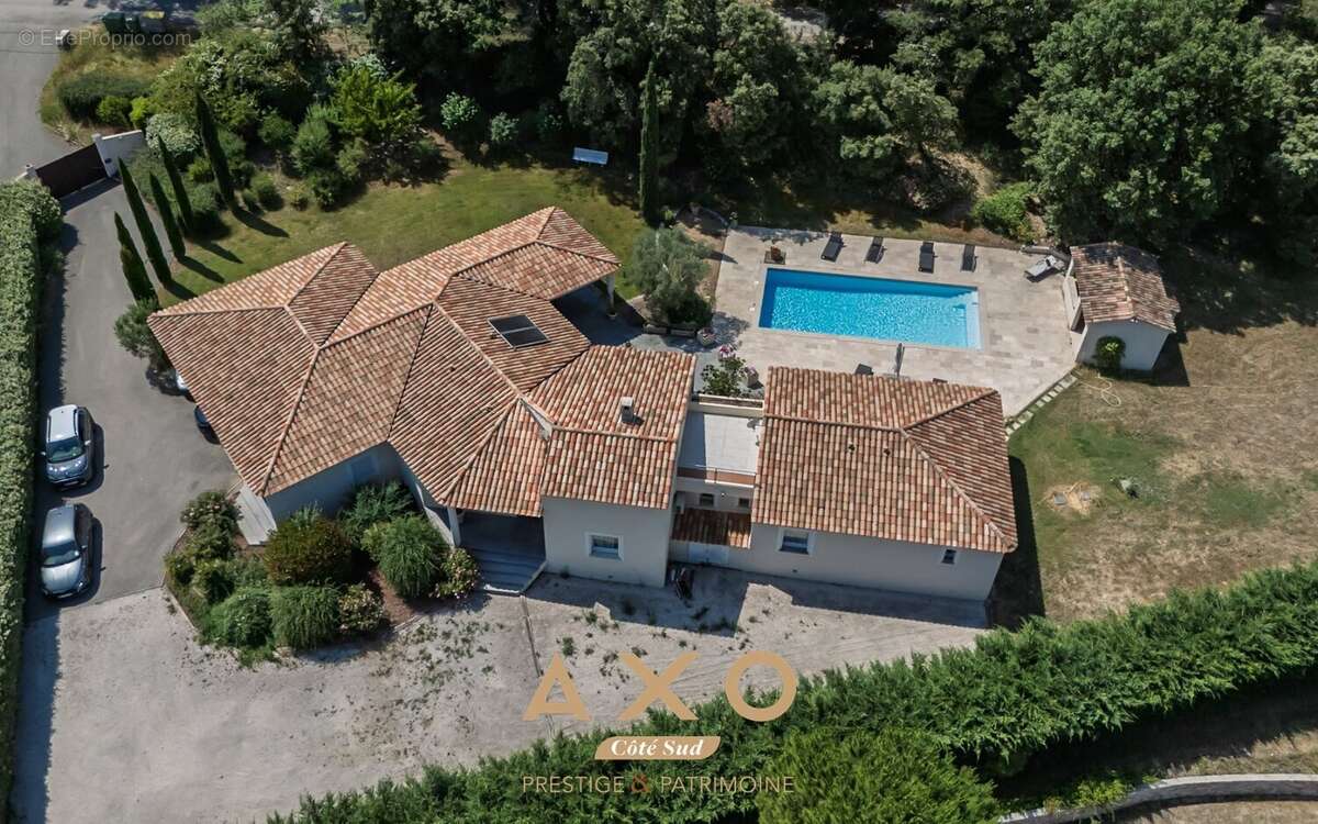 Maison à SIMIANE-COLLONGUE