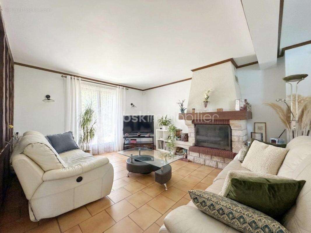 Villeneuve-le-Roi – Maison familiale avec piscine - photo 10