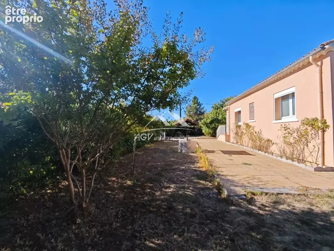 Saint-Hilaire-de-Brethmas, maison de plain-pied avec deux garages - photo 3