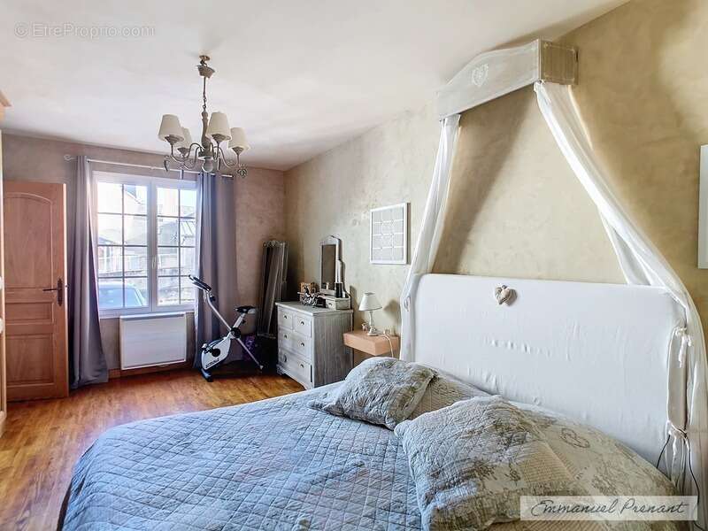 Dpt Loir et Cher (41), à vendre CELLE maison P10 de 210 m² - Terrain de 1 211,00 m² - photo 15