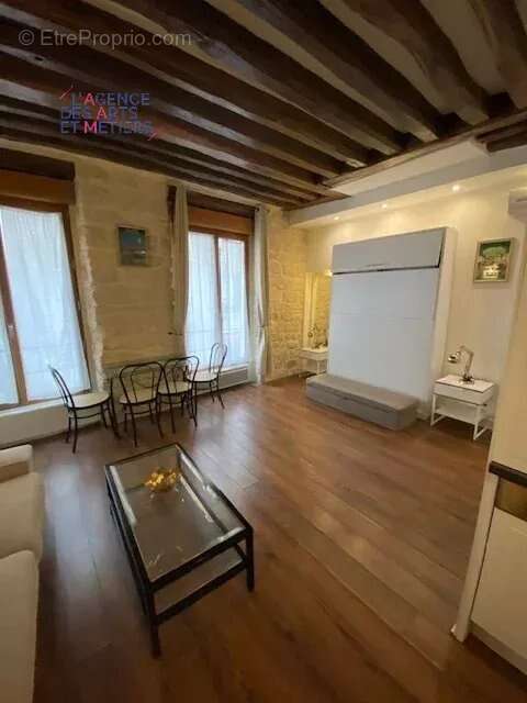 Appartement à PARIS-3E