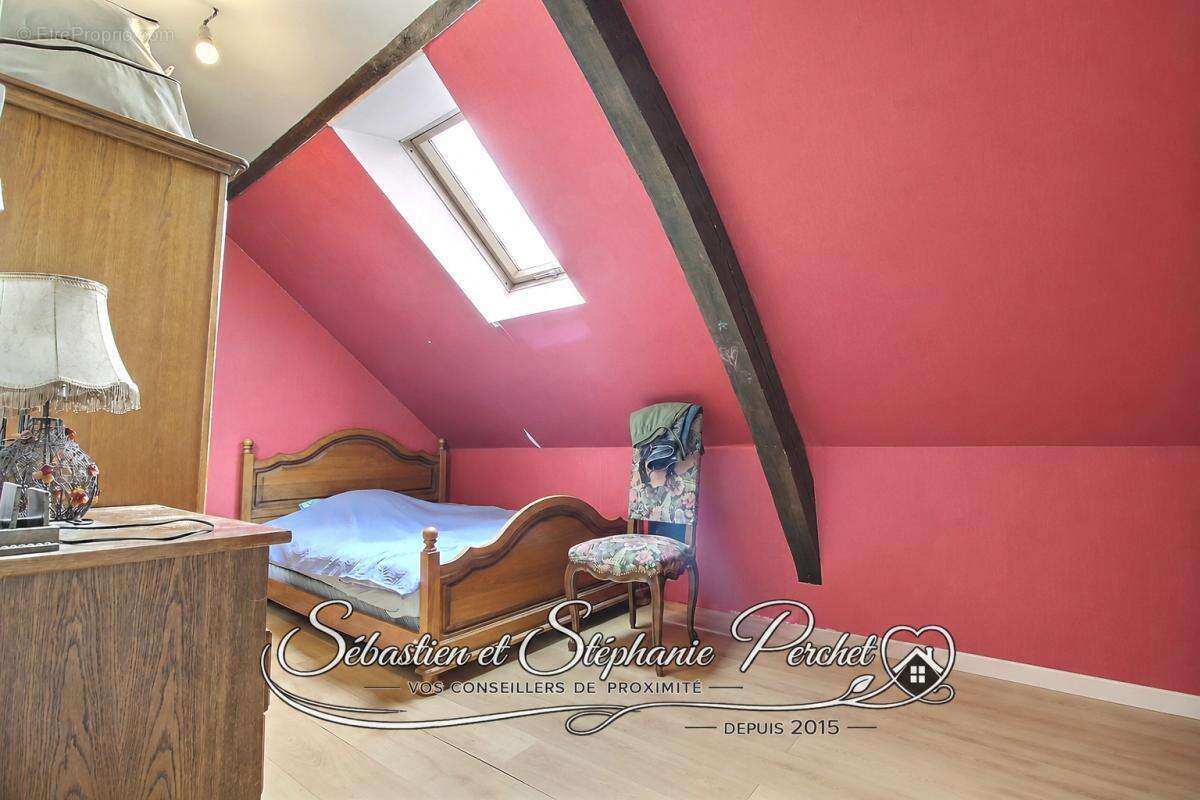 EXCLUSIVITE: Ensemble de 2 Maisons sur un terrain d'environ 1672 m2 - photo 10