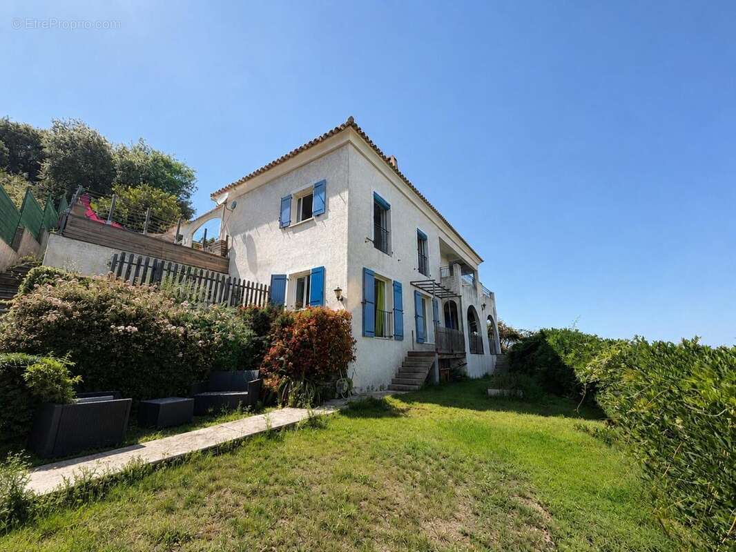 Maison 213 m² à Borgo  - photo 8