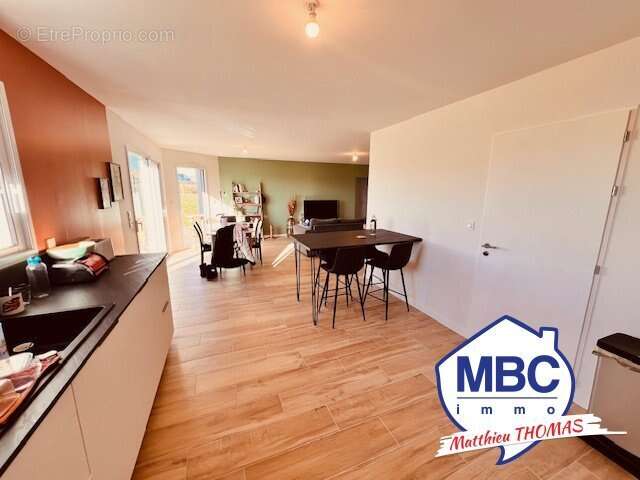 Maison à MONTREVAULT