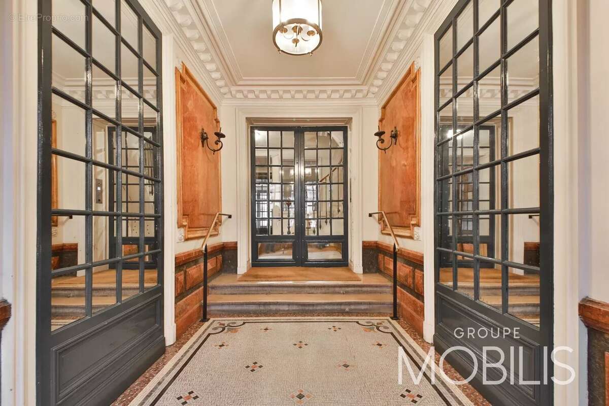 Appartement à PARIS-16E
