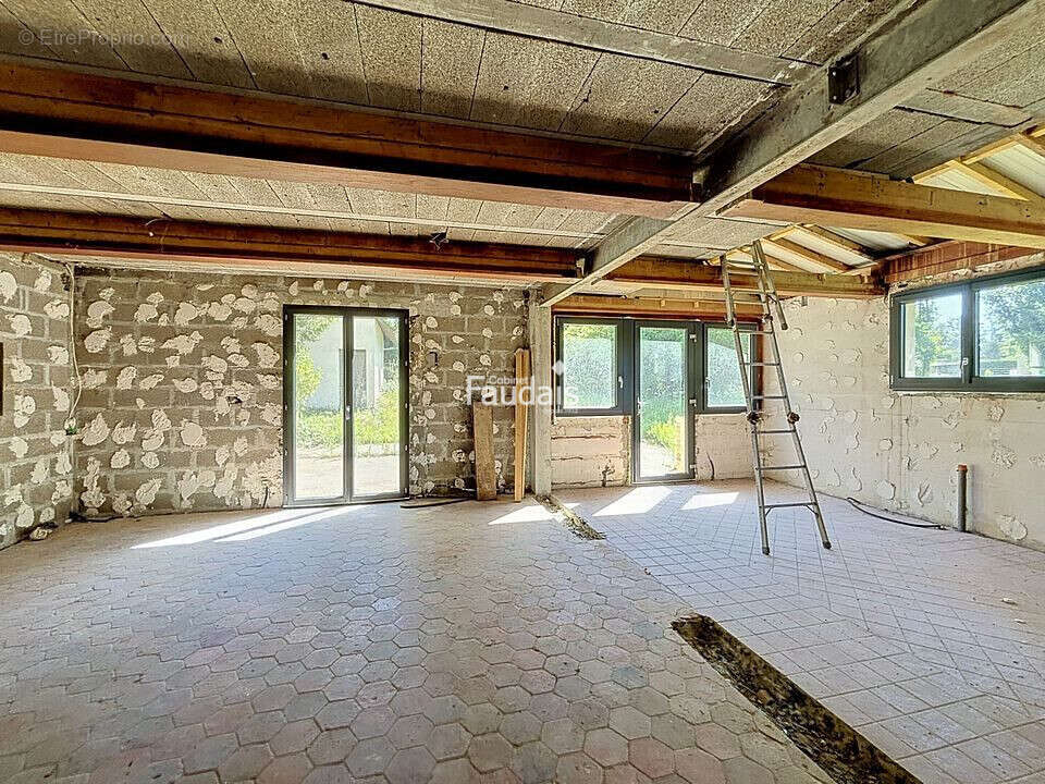 Maison 80 m² à Le Dezert  - photo 4