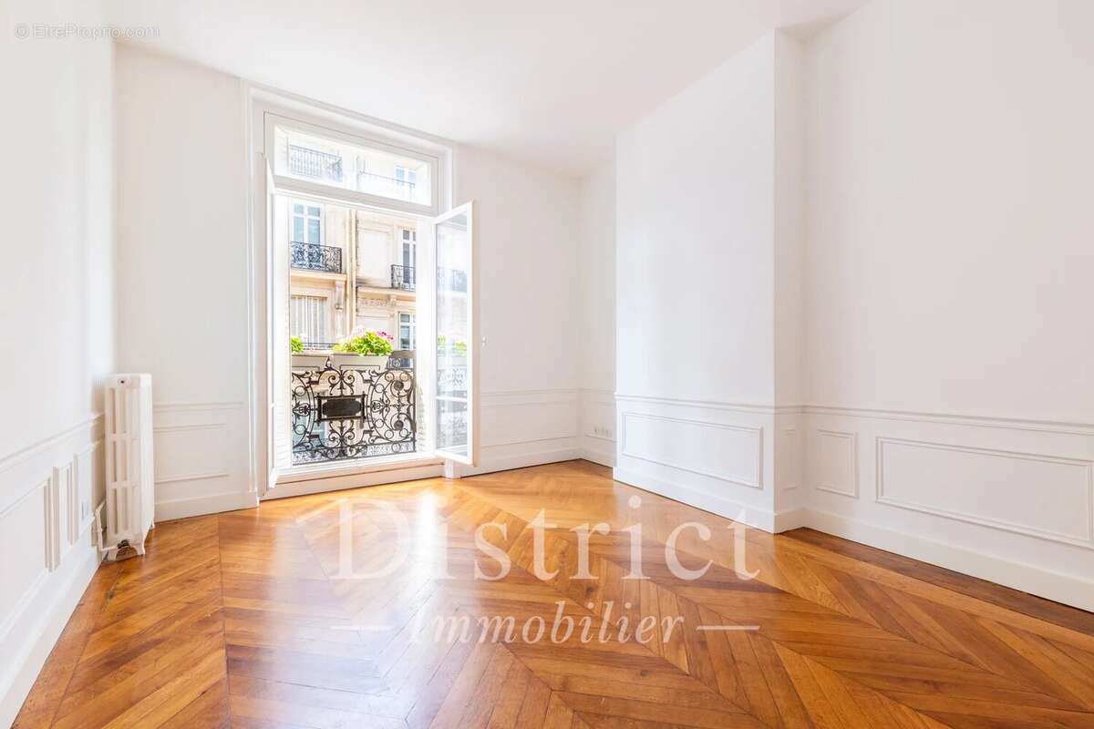 Appartement à PARIS-8E