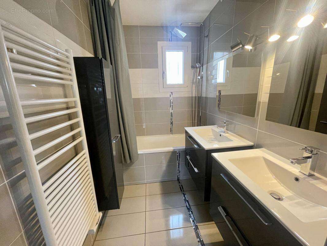 Maison à COURNONTERRAL