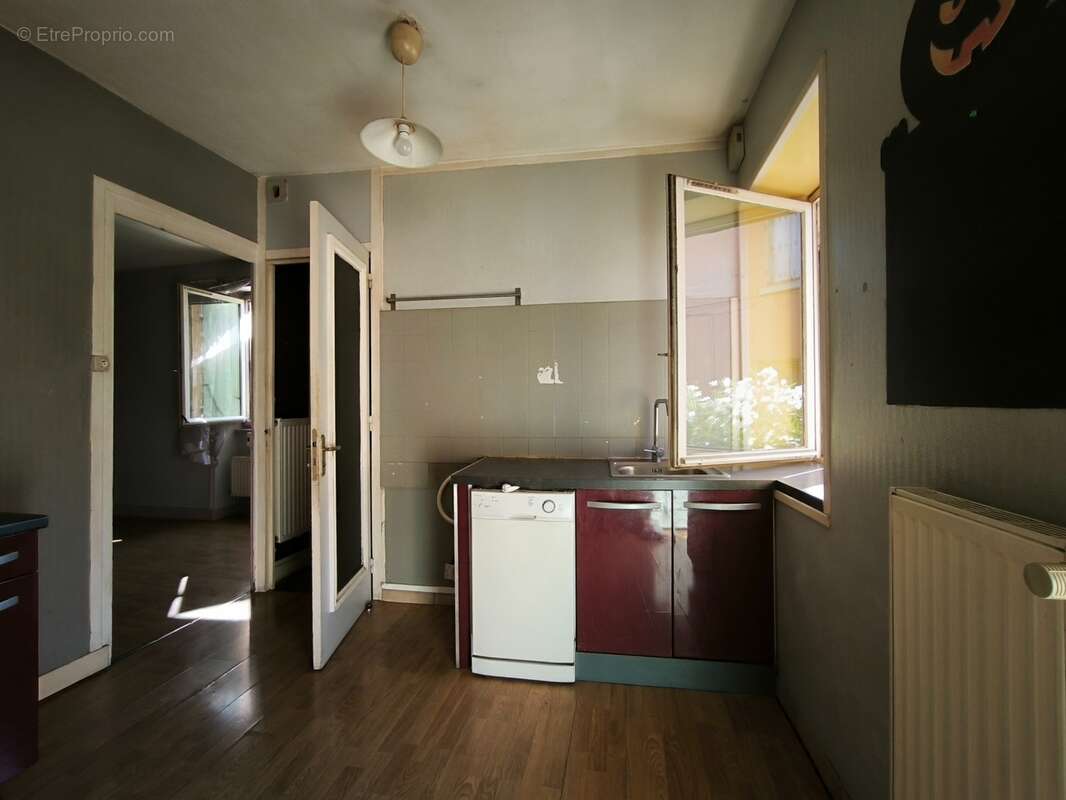 Maison de ville à fort potentiel – 65,69 m² habitables + balcon+ sous-sol de 46 m² – Grigny-sur-Rhône - photo 3