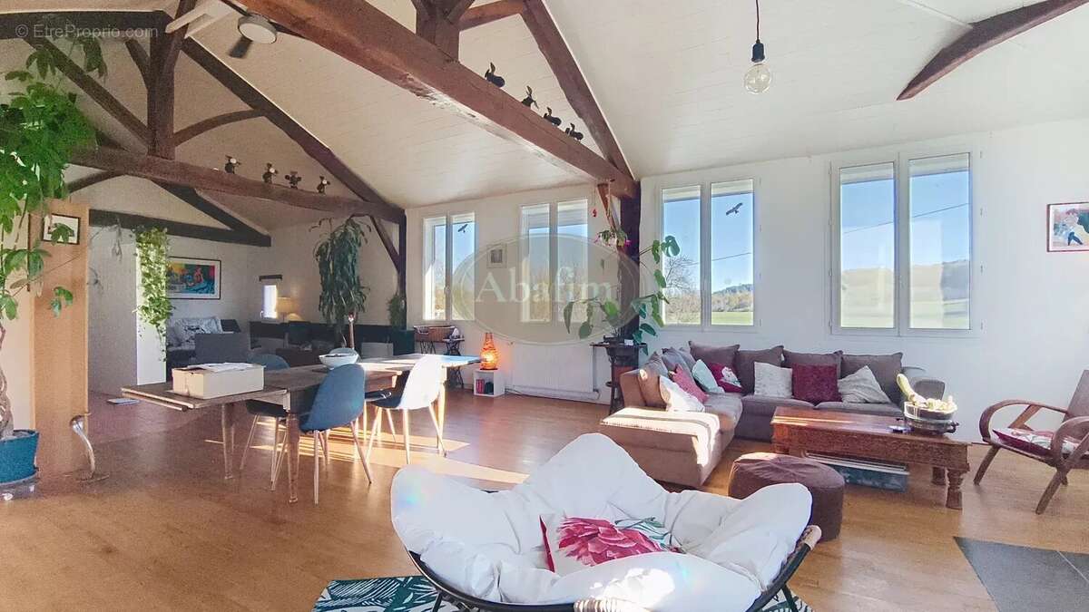 Maison à MONTREJEAU