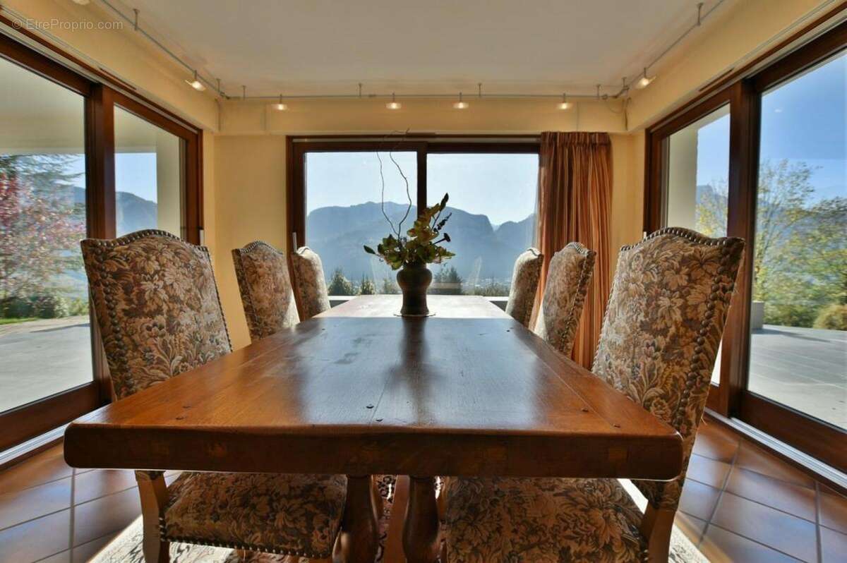 Maison à CHATILLON-SUR-CLUSES