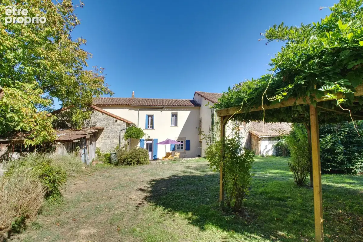 Belle et grande maison de 4 chambres, grand garage et atelier, proche de Ruffec - photo 2